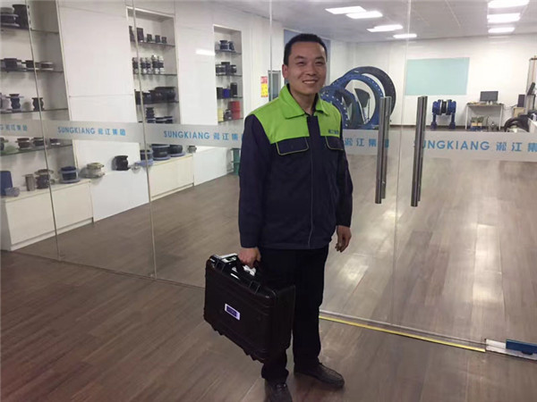 君临国际为波纹补偿器产品进行光谱仪检测 君临国际为波纹补偿器产品进行光谱仪检测