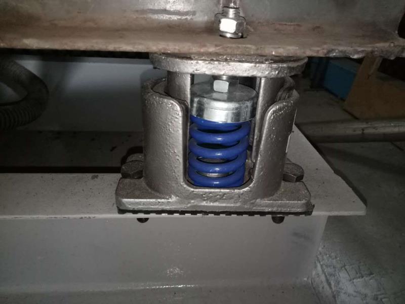 风机安装弹簧减震器后直接压扁了怎么办? 风机安装弹簧减震器后直接压扁了怎么办?